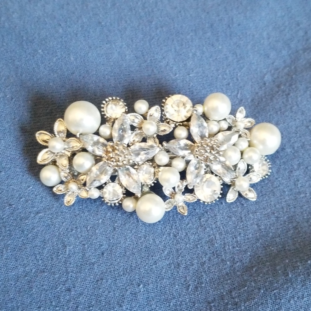 Jeweled and pearled barrette